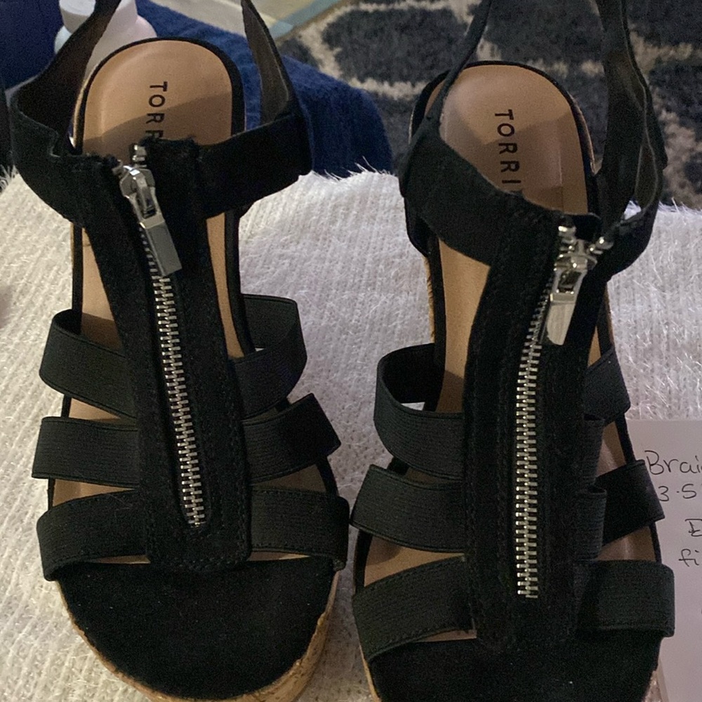 Torrid wedges size 11 black zip up front